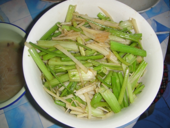 土豆炒芹菜